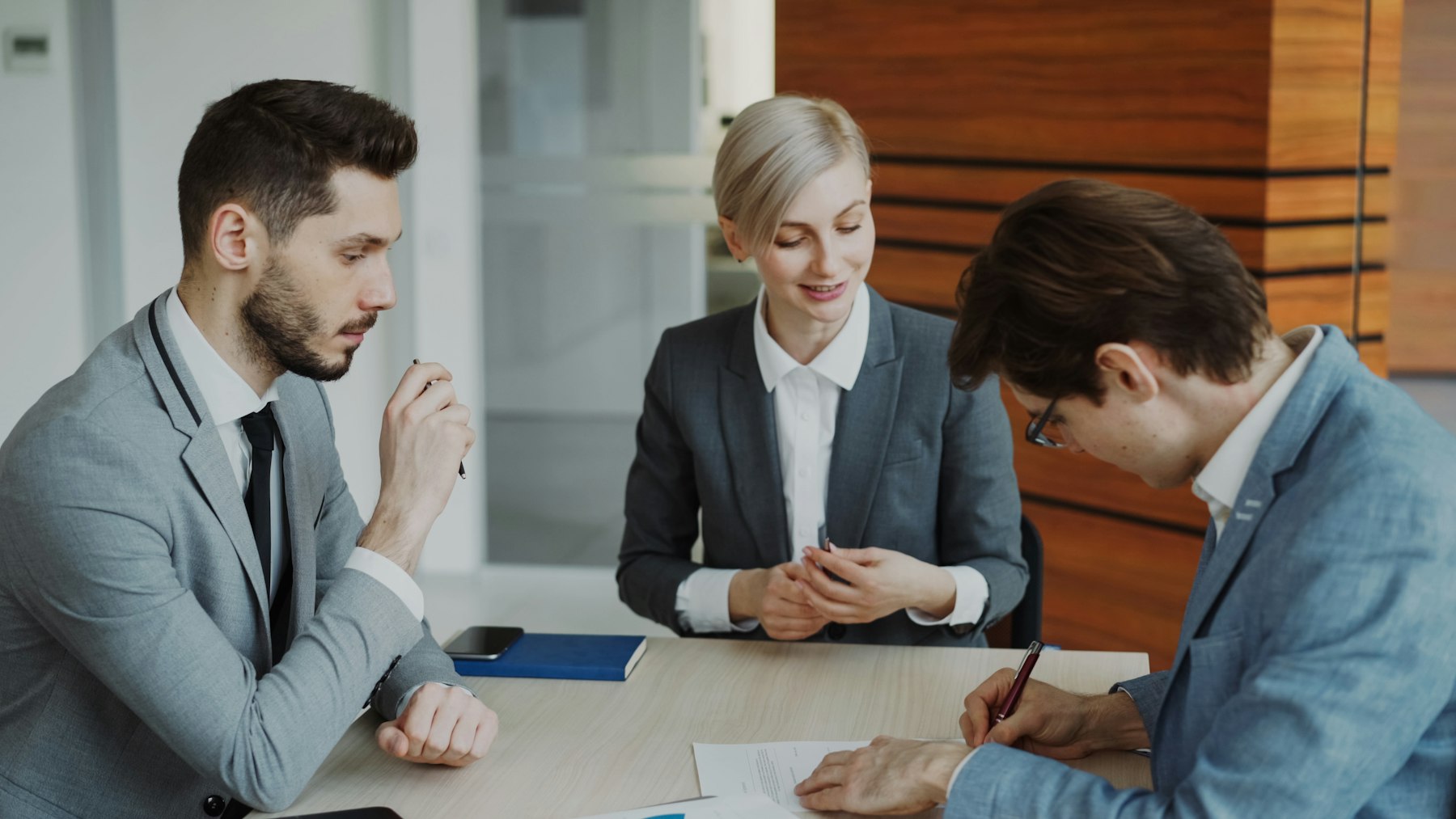 The Vendor Contract Checklist: 18 Questions Before You Renew Your Next SaaS Tool